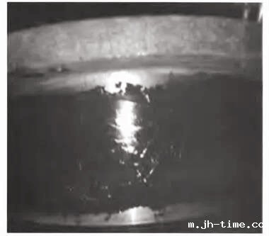 上架体衬套外表面涂抹修补剂